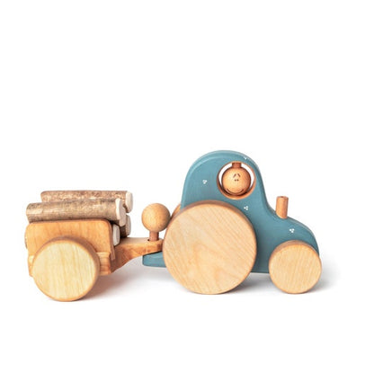 Traktorius su rąstais