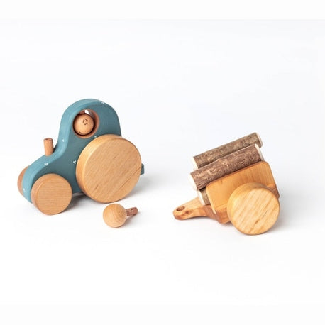 Traktorius su rąstais