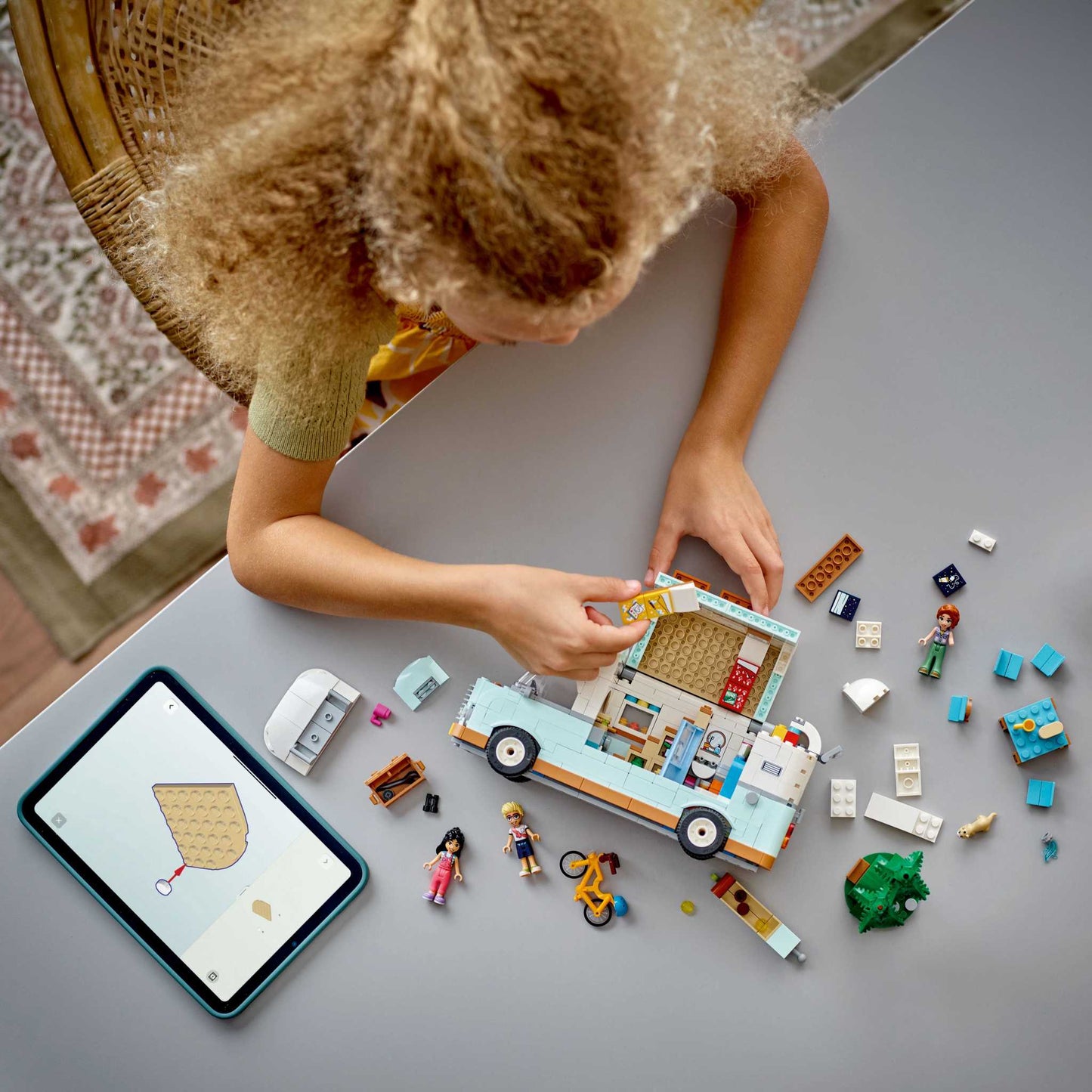 LEGO® FRIENDS ǀ Namelio ant ratų nuotykis 42663